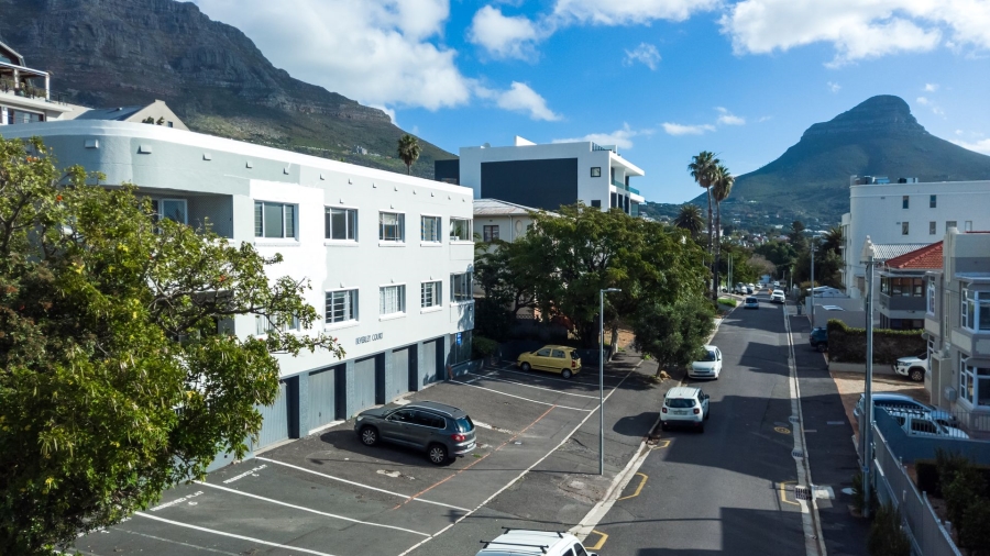 2 Bedroom Property for Sale in Vredehoek Western Cape
